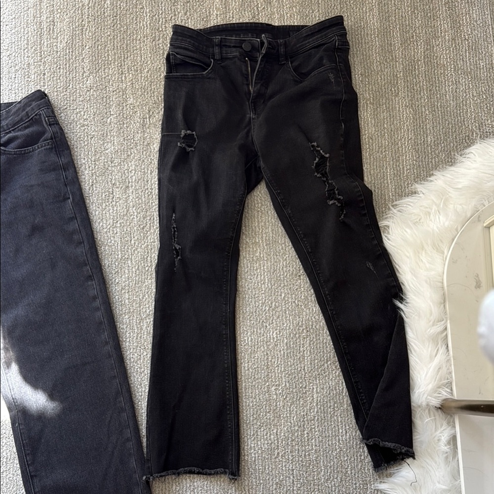 Edgy Black Skinny Jeans with Distressed Details